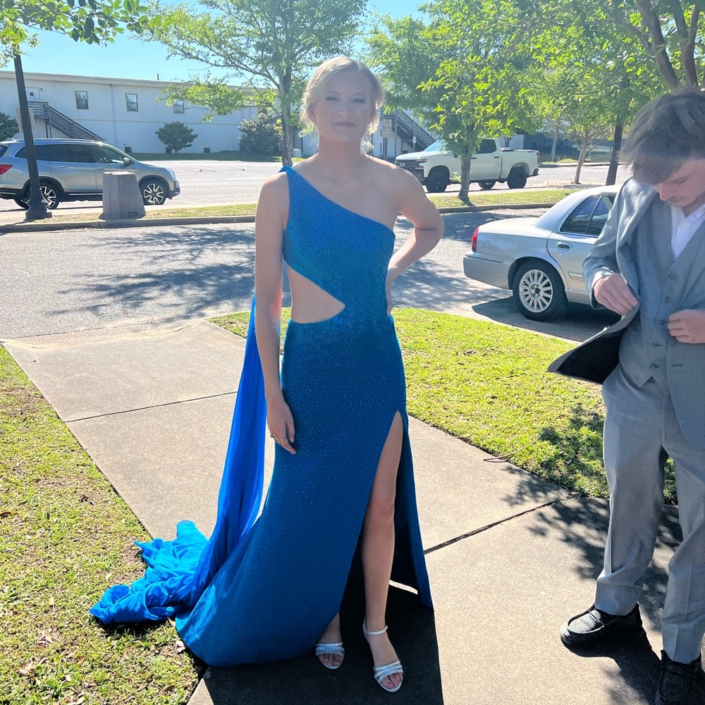 Sherri Hill size 4, blue beaded formal dress with sash